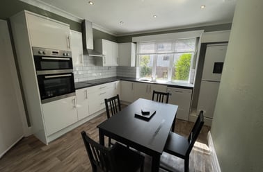Estcourt Terrace, Headingley, Leeds - Image 2