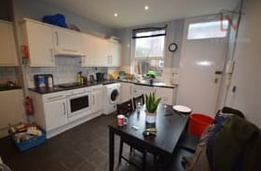 School View, Hyde Park, Leeds - Image 3