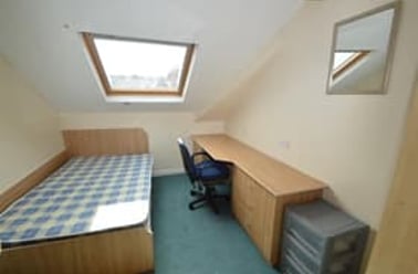 Estcourt Terrace, Headingley, Leeds - Image 3