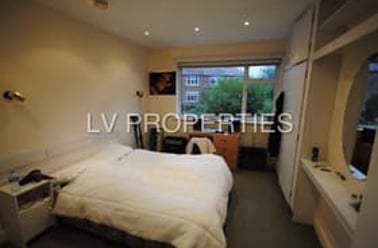 St. Chads View, Headingley, Leeds - Image 3