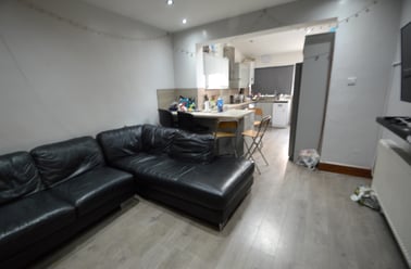 Cardigan Road, Burley, Leeds - Image 2