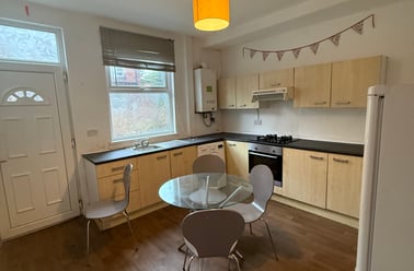 Welton Grove, Hyde Park, Leeds - Image 2