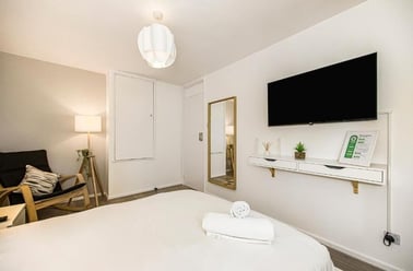 Rectory Square, Stepney, London - Image 2