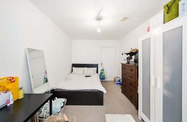 Epstein Square, Poplar, London - Image 2