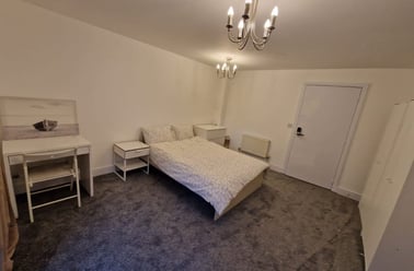 Wraysbury Drive, Yiewsley, London - Image 3