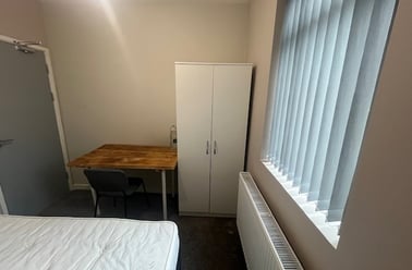 Wern Fawr Road, St Thomas, Swansea - Image 2