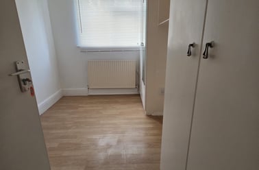 Elgar Avenue, Tolworth, Surbiton - Image 3