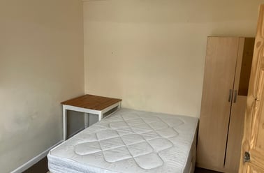 Orchard Road, Central, Portsmouth - Image 2