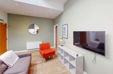 Bar Road, City Centre, Falmouth - Image 2