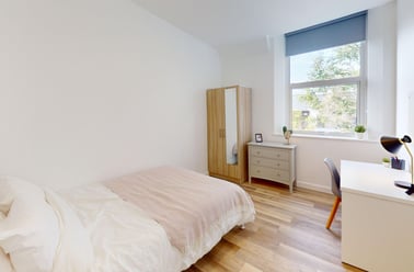 Bar Road, City Centre, Falmouth - Image 3