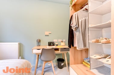 Auckland Drive, Bevendean, Brighton - Image 2