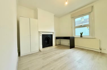 Claremont Road, Hornchurch, London - Image 3