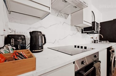 City Road, Plasnewydd, Cardiff - Image 3