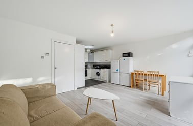 Yelverton Road, Battersea, London - Image 3