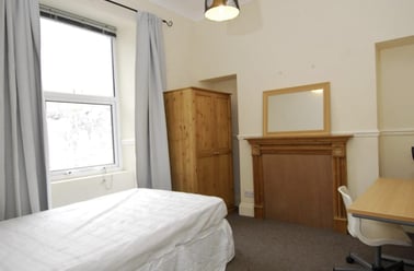 Clifton Place, North Hill, Plymouth - Image 2