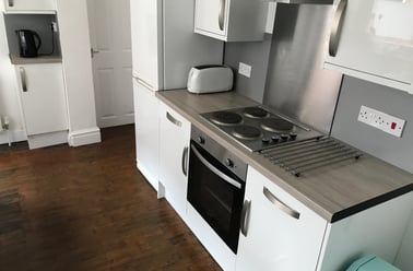Manfield Road , Abington, Northampton - Image 3
