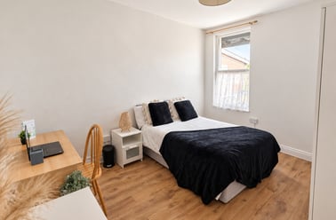 Fawcett Road, Southsea, Portsmouth - Image 3