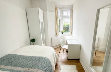 Cranes Park Avenue, City Centre, Surbiton - Image 3