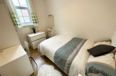 Cranes Park Avenue, City Centre, Surbiton - Image 2