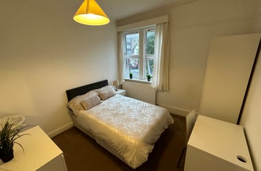 Cranes Park Avenue, City Centre, Surbiton - Image 3