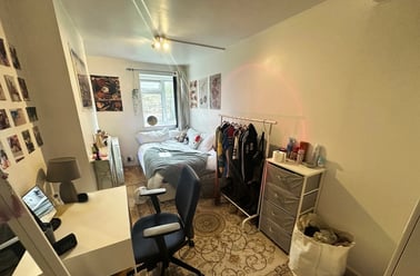 Dolphin Close, City Centre, Surbiton - Image 2