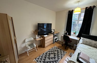 Grove Crescent, City Centre, Kingston - Image 2