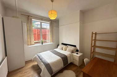 Cranes Park Avenue, City Centre, Surbiton - Image 3