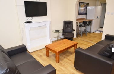 Chervil Close, Fallowfield, Manchester - Image 3