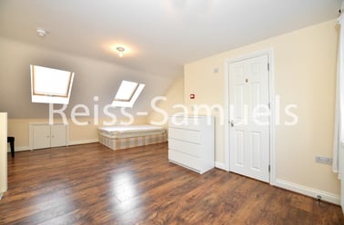 Ambassador Square, Isle of Dogs, London - Image 3