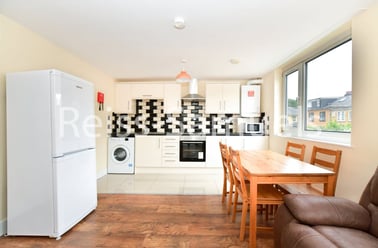 Seyssel Street, Isle of Dogs, London - Image 3