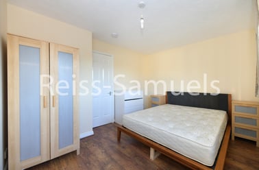 Cahir Street, Isle of Dogs, London - Image 2