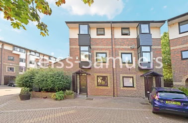 Ironmongers Place, Isle of Dogs, London - Image 2