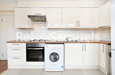 Bath Terrace, Elephant & Castle, London - Image 3