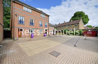 Ambassador Square, Isle of Dogs, London - Image 3