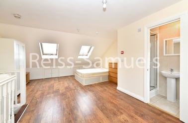 Ambassador Square, Isle of Dogs, London - Image 2