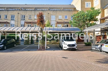 St. Davids Square, Isle of Dogs, London - Image 2