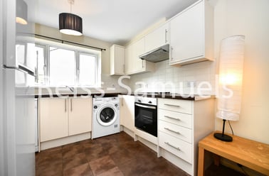 Ambassador Square, Isle of Dogs, London - Image 3