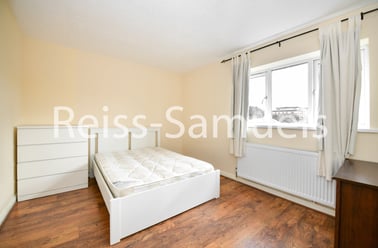 Cahir Street, Isle of Dogs, London - Image 2