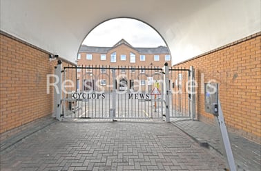 Cyclops Mews, Isle of Dogs, London - Image 3