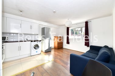 Ambassador Square, Isle of Dogs, London - Image 2