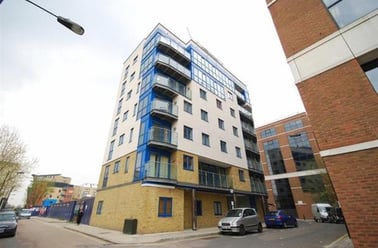 Cuba Street, Canary Wharf, London - Image 2