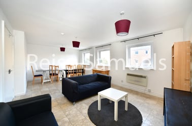 Cyclops Mews, Isle of Dogs, London - Image 2