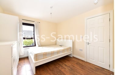 Manchester Road, Isle of Dogs, London - Image 2