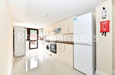 Manchester Road, Isle of Dogs, London - Image 2