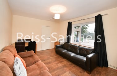 Manor Road, Canning Town, London - Image 2