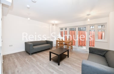 Ambassador Square, Isle of Dogs, London - Image 3