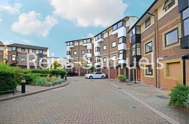 Barnfield Place, Isle of Dogs, London - Image 2
