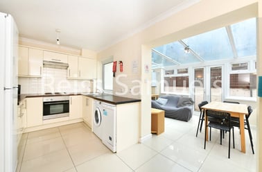Barnfield Place, Isle of Dogs, London - Image 2