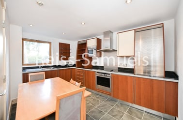 Newton Place, Isle of Dogs, London - Image 2