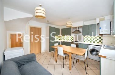 Ferry Street, Isle of Dogs, London - Image 3